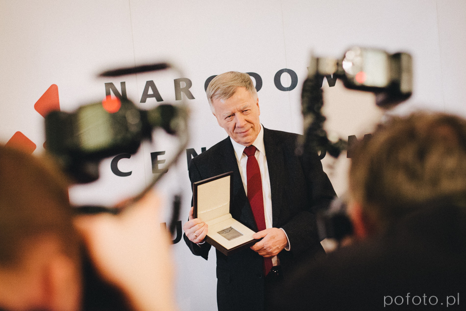 fotoreportaż prof. Jan Miodek z medalem „Zasłużony dla Polszczyzny”